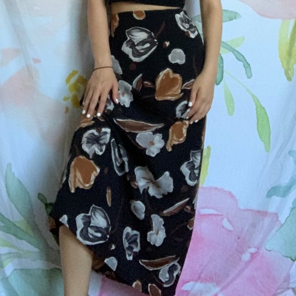 Beautiful Black Floral Mini Skirt - Picture 3 of 3